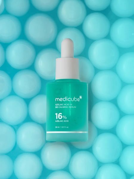 Заспокійлива сироватка з 16% азелаїнової кислоти Medicube Azelaic Acid 16 BB Calming Serum 30 мл термін 01.2028 фото