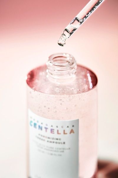 Ампульна сироватка для звуження пор SKIN1004 Madagascar Centella Poremizing Fresh Ampoule 100 мл Терміни 08.2028 фото